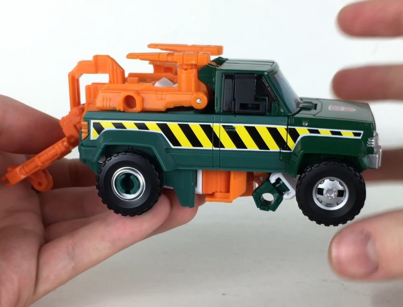 Transformers Earthrise Hoist Video Review And Images 07 (7 of 12)